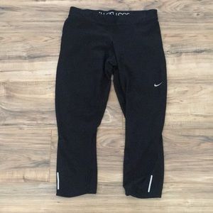 Nike Women’s Black Workout Capri Pants L